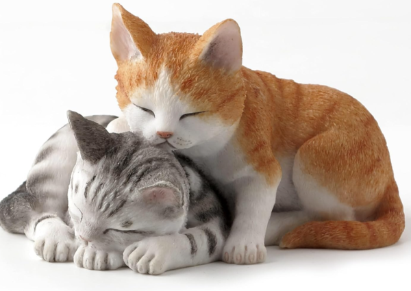 Realistic Snuggling Cats Soothing Resin Ornament